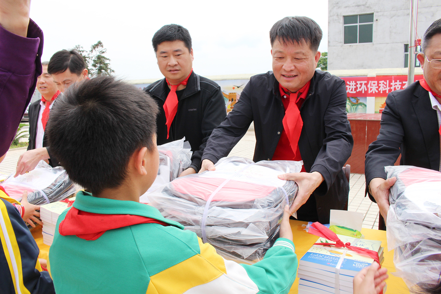 拳拳赤子心 悠悠桑梓情 ——廣州市天高集團、江西挺進環?？萍加邢薰緪坌闹鷮W情系鄉梓